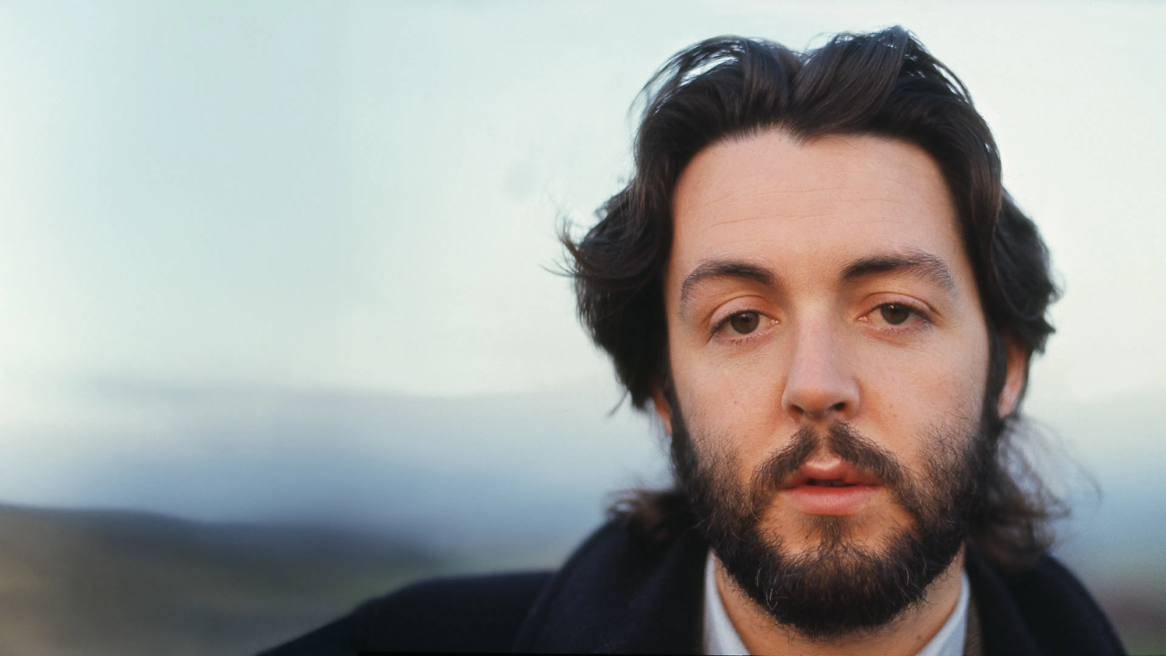 Vale a pena assistir Paul McCartney: Homem em Fuga? Nota, Elenco e Onde passa dublado